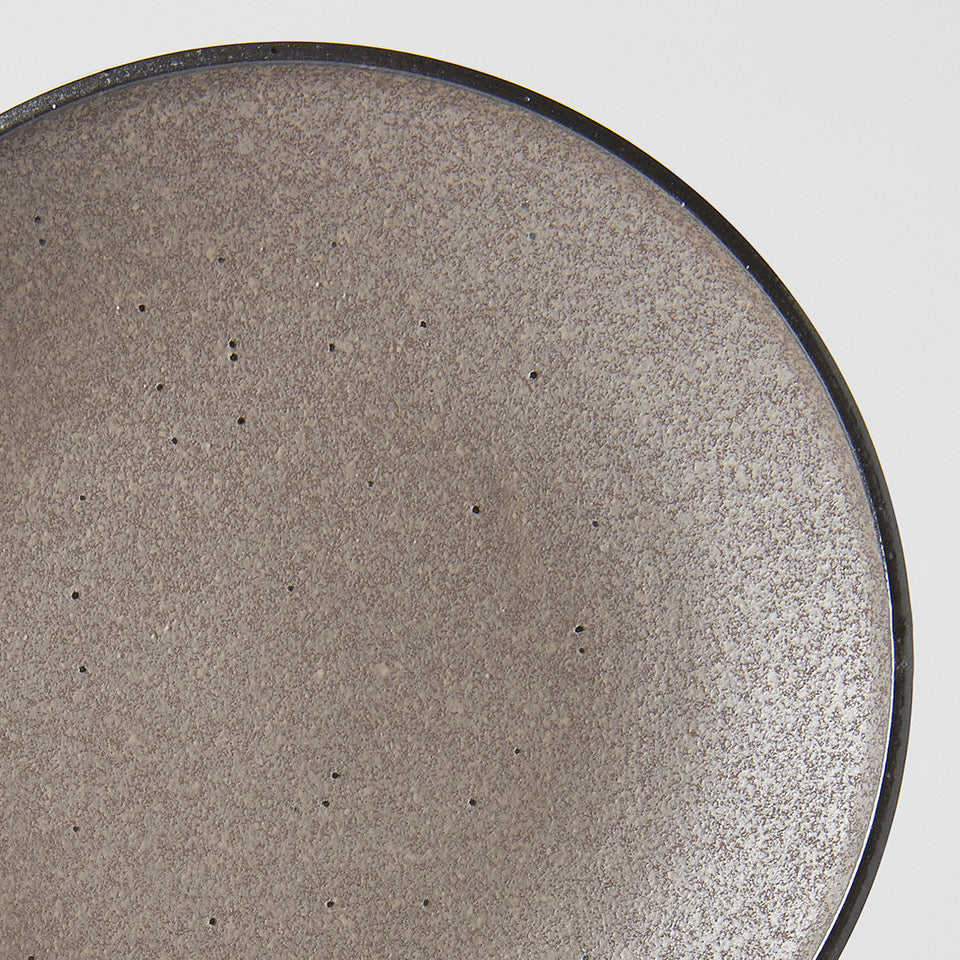 Dinner Plate Earth Black 25cm · €20 · CURATED BY EYEDS