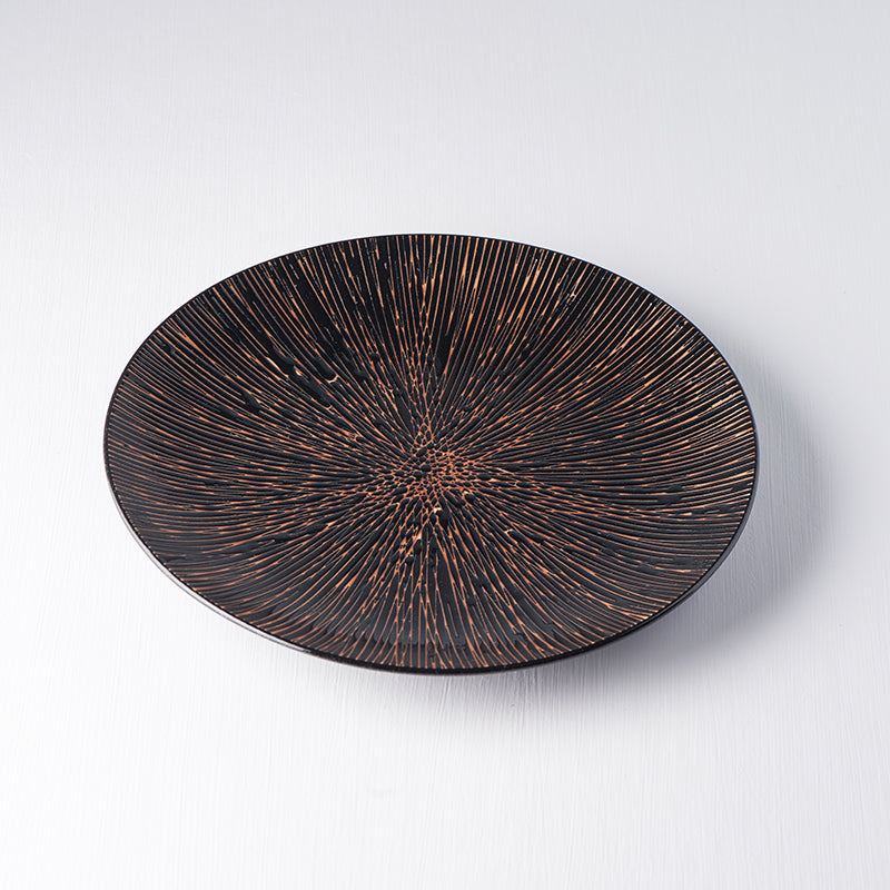 Round Plate Bronze Converging 29cm · €35 · CURATED BY EYEDS
