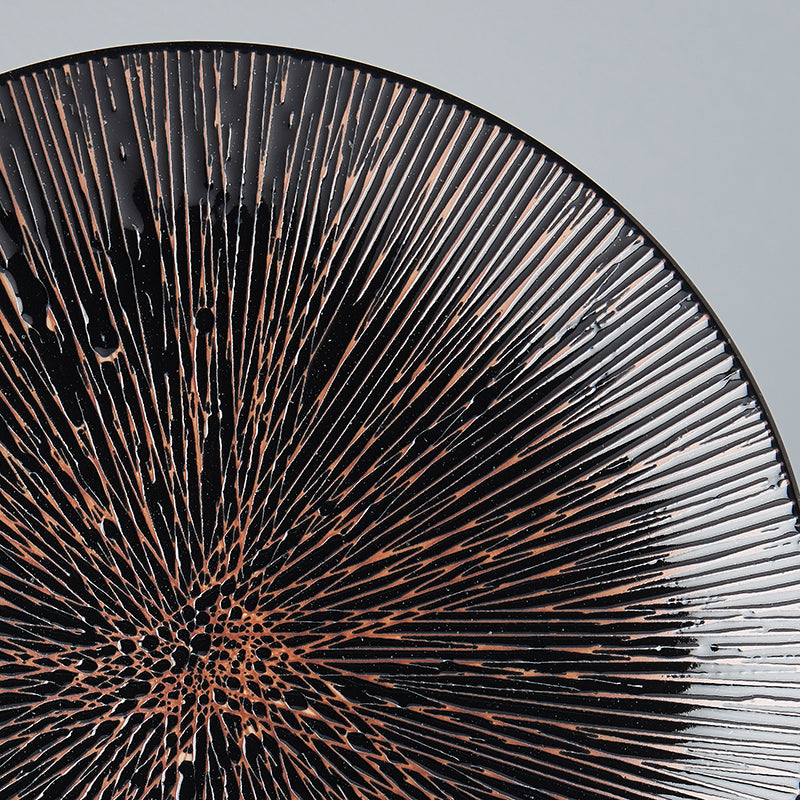 Round Plate Bronze Converging 29cm · €35 · CURATED BY EYEDS