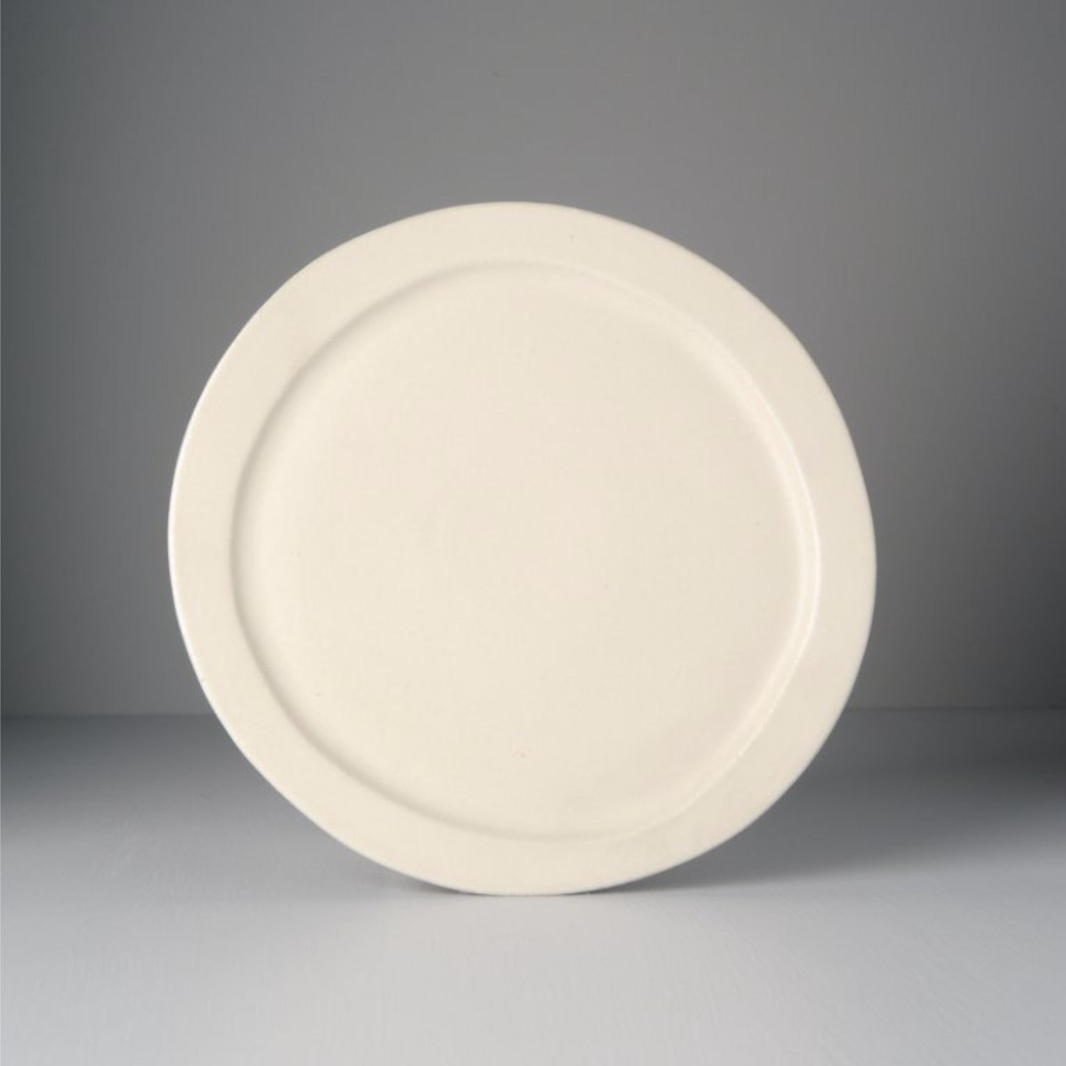 Round Plate Craft White 25.5cm · €35 · CURATED BY EYEDS