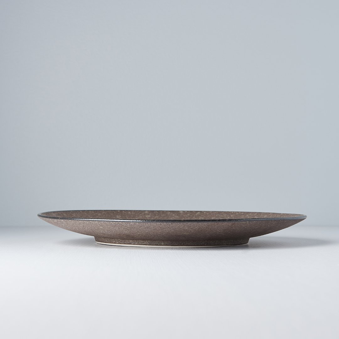 Round plate Earth Black 29cm · €35 · CURATED BY EYEDS