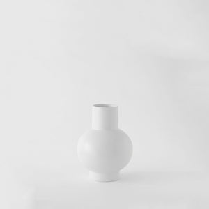 Open image in slideshow, Small Vase Strøm Earthenware · €50 · RAAWII | CURATED BY EYEDS
