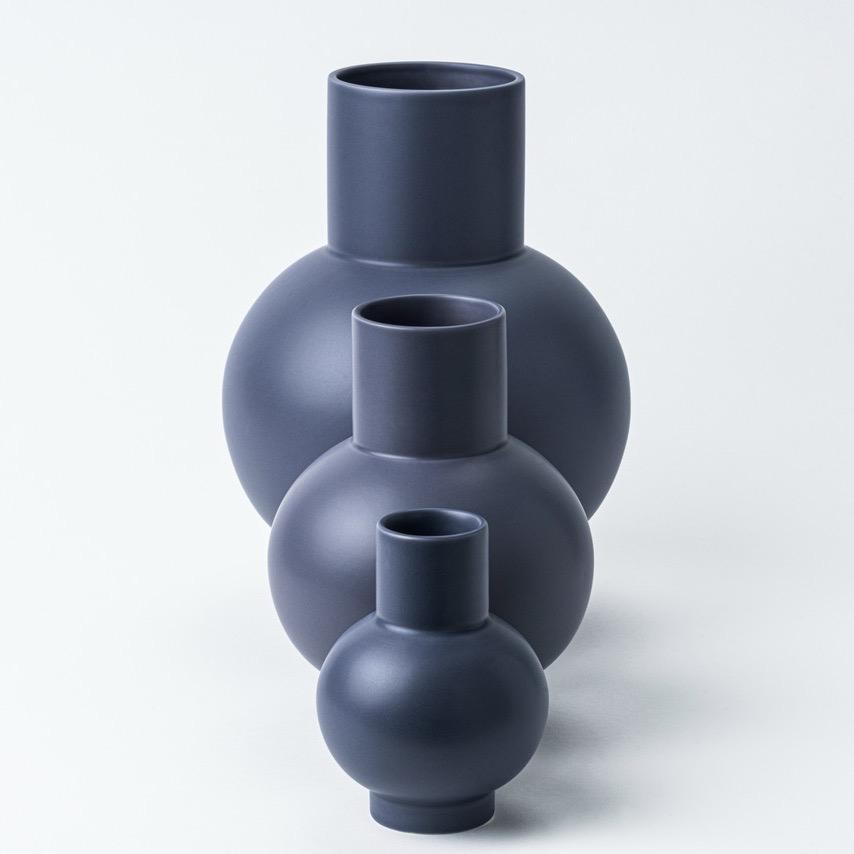 Small Vase Strøm Earthenware · €50 · RAAWII | CURATED BY EYEDS